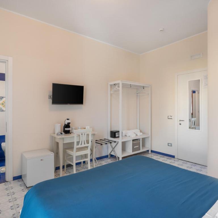 The Reef Sorrento B&B - Camera Matrimoniale Deluxe con Balcone - 4