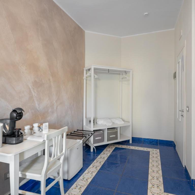 The Reef Sorrento B&B - Camera Matrimoniale Deluxe con Balcone - 14