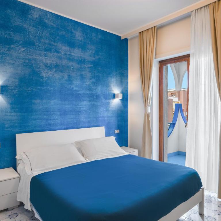 The Reef Sorrento B&B - Camera Matrimoniale Deluxe con Balcone - 1