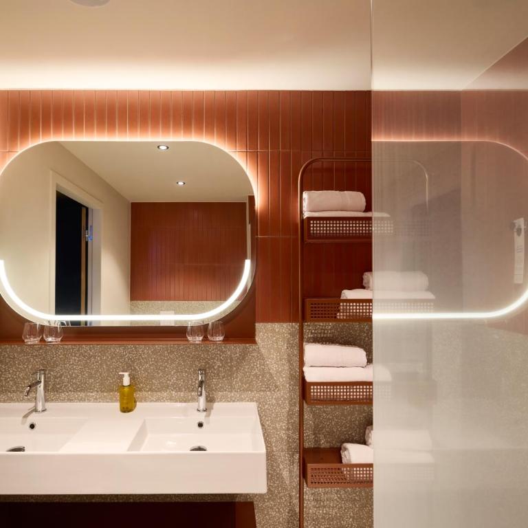 You Hotel Amiens - Handwritten Collection - Deluxe Double Room with One Bunk Bed - 8