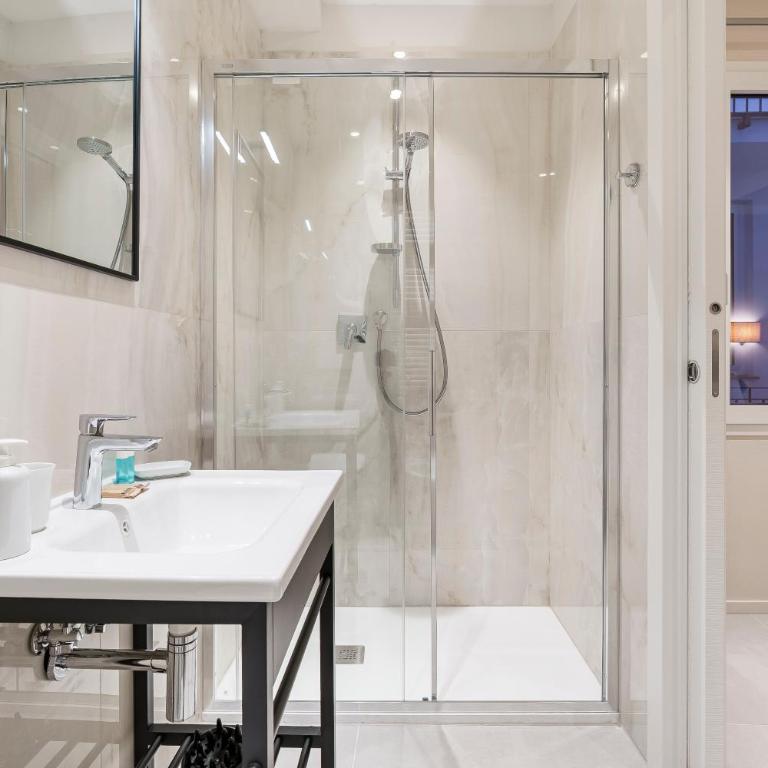 Palazzo Accademia - Appartamento con 2 Camere da Letto - 32