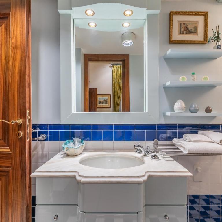 Pantheon Antique Suite - Queen Suite - 28