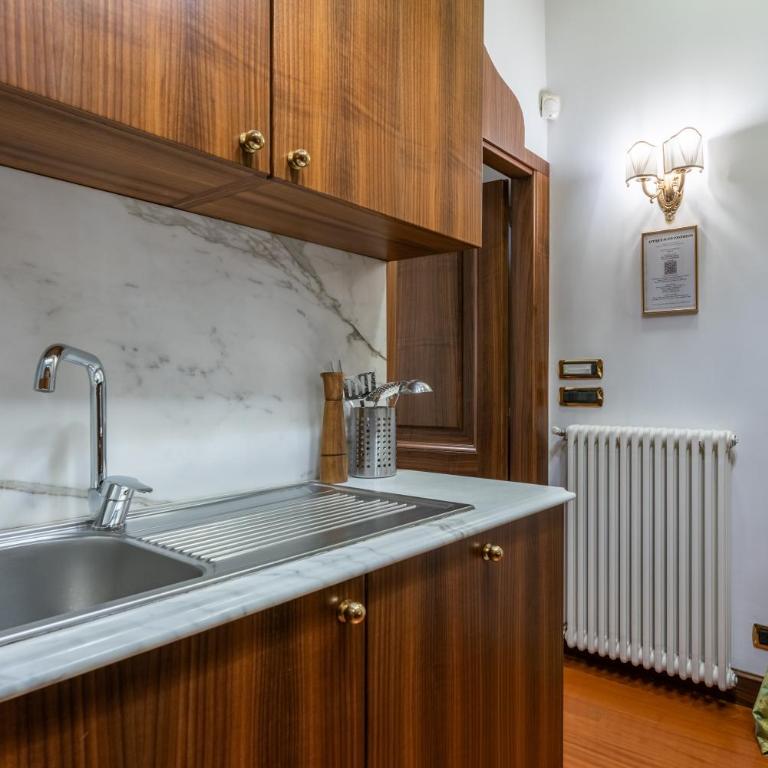Pantheon Antique Suite - Queen Suite - 12