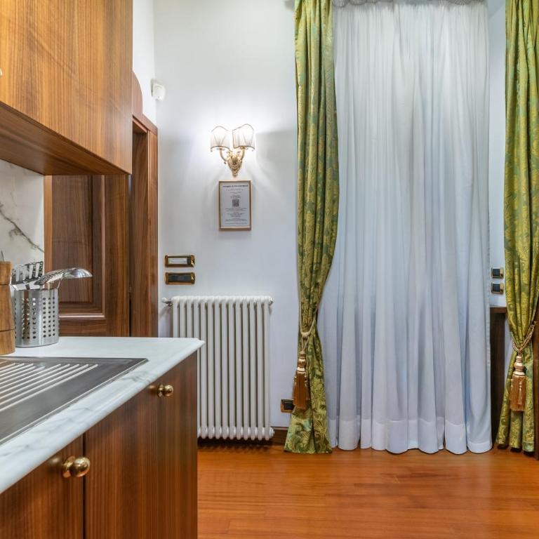 Pantheon Antique Suite - Queen Suite - 32