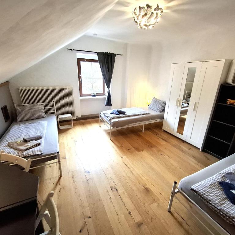 Raben Apartment Leoben Donawitz nahe voestalpine, Monteurunterkunft, Monteurzimmer in Monteurwohnung, Langzeitaufenthalte für Handwerker, Monteure und Arbeiter - Apartment mit 4 Schlafzimmern - 5