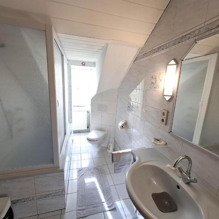 Raben Apartment Leoben Donawitz nahe voestalpine, Monteurunterkunft, Monteurzimmer in Monteurwohnung, Langzeitaufenthalte für Handwerker, Monteure und Arbeiter - Apartment mit 4 Schlafzimmern - 8
