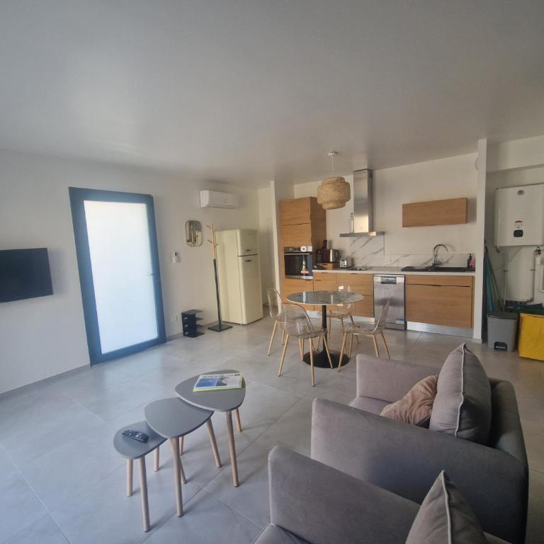 Le jas fleuri - Appartement 1 Chambre - Vue sur Jardin - 44