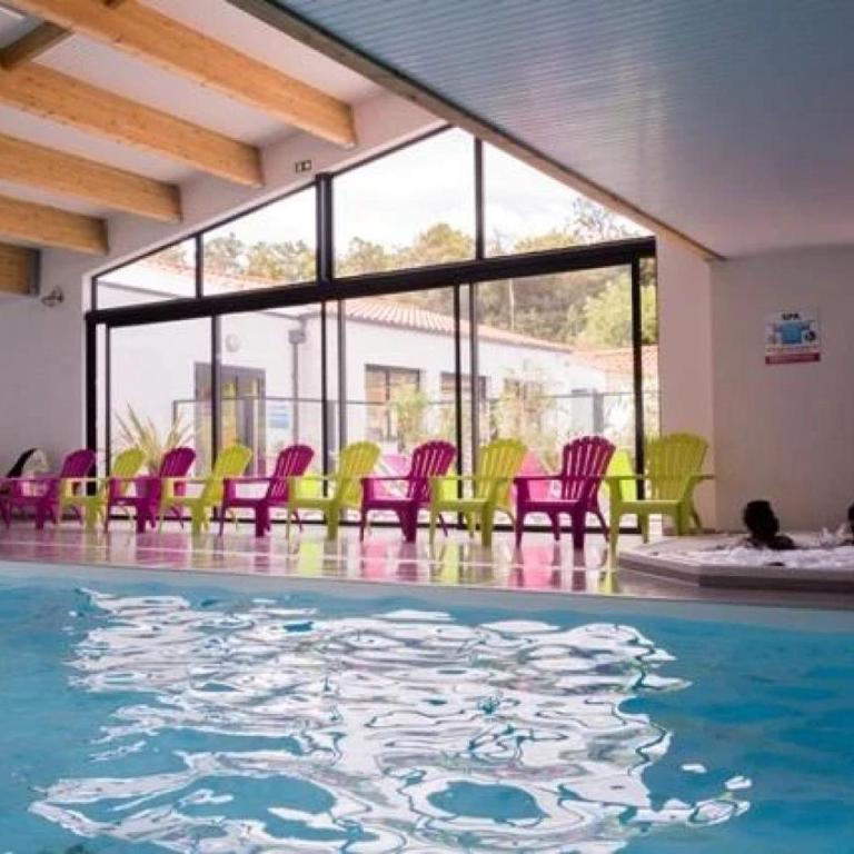 ZEcamping 4 étoiles animé piscine couverte 1km plage fitness mobil-home TV - Mobilheim - 18