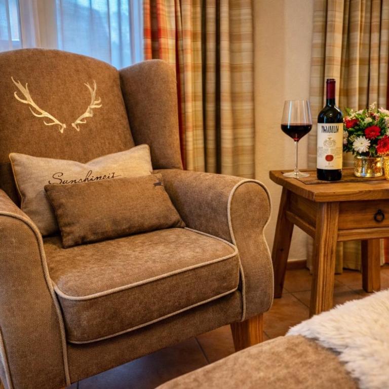 Laax Cozy Apartment - Ski Bus - Fireplace - Apartment mit Gartenblick - 14