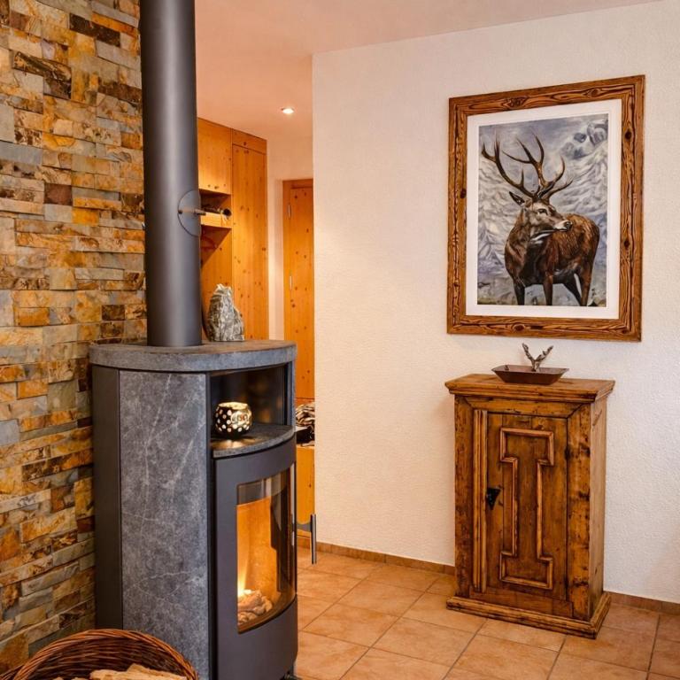 Laax Cozy Apartment - Ski Bus - Fireplace - Apartment mit Gartenblick - 16