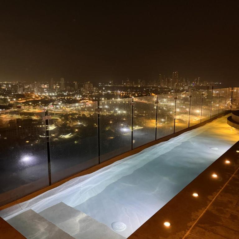 Murano Centro1 26floor,rooftop,infinity pool & views byIMZ - Two-Bedroom Apartment - 39