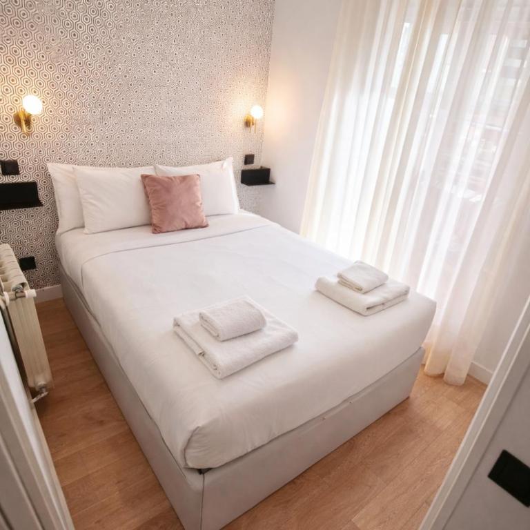 Apartamentos Madrid Río - Studio with Balcony - 8