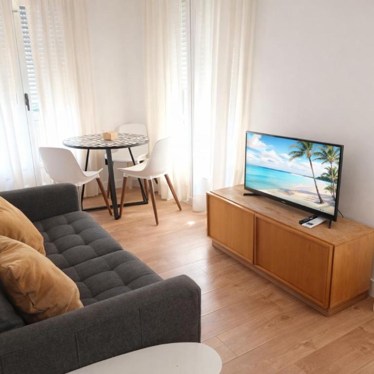 Apartamentos Madrid Río - Studio with Balcony - 9