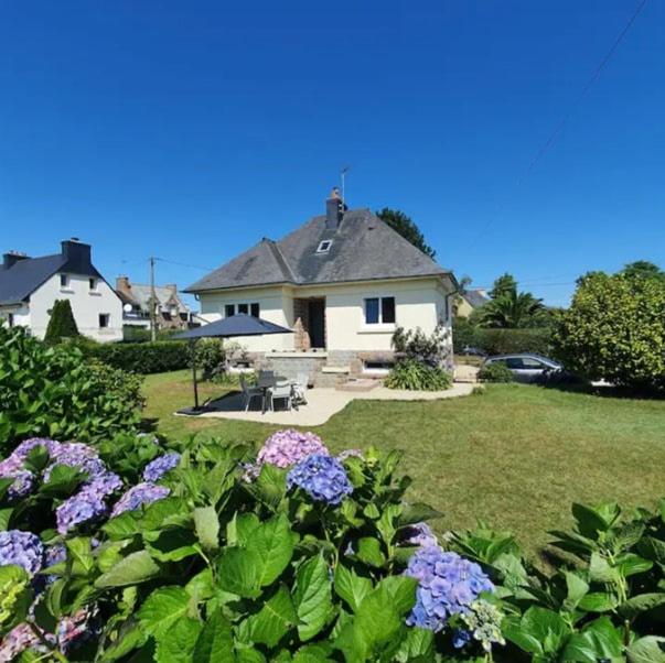 Maison à 10 min à pied de la plage, 2 min du GR34 - Two-Bedroom House - 1