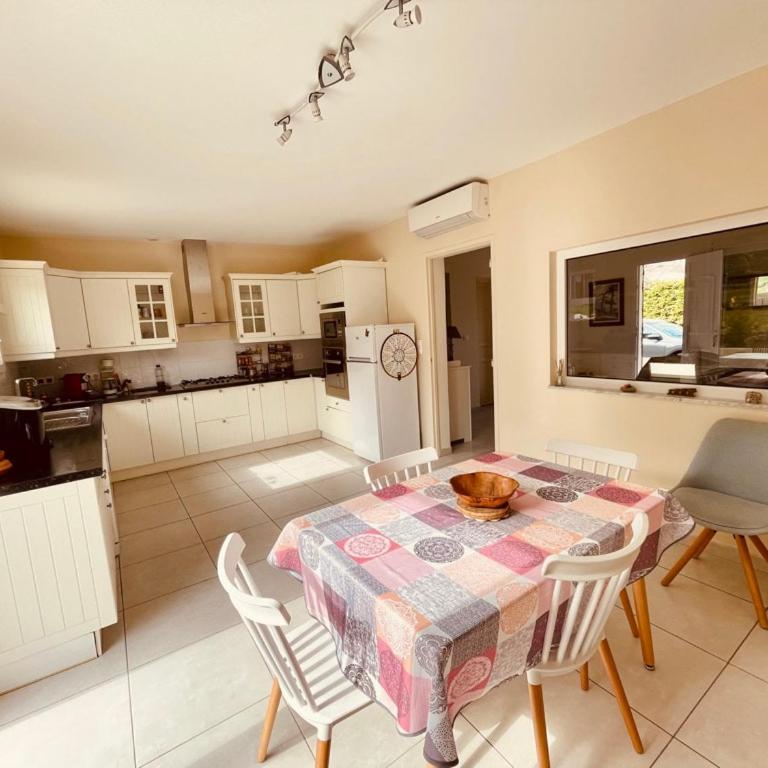 Villa Provençale 10 pers, Piscine Chauffée, Spa Jacuzzi, 20 min Cannes-Nice - Villa - 10
