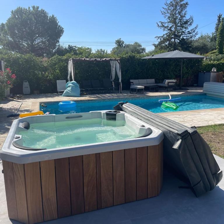 Villa Provençale 10 pers, Piscine Chauffée, Spa Jacuzzi, 20 min Cannes-Nice - Villa - 27