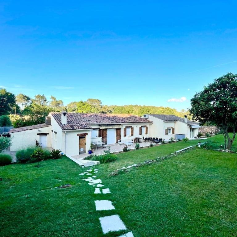 Villa Provençale 10 pers, Piscine Chauffée, Spa Jacuzzi, 20 min Cannes-Nice - Villa - 52
