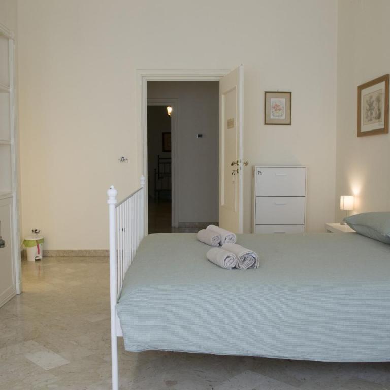 Piccinni house - Camera Matrimoniale con Bagno in Comune - 1