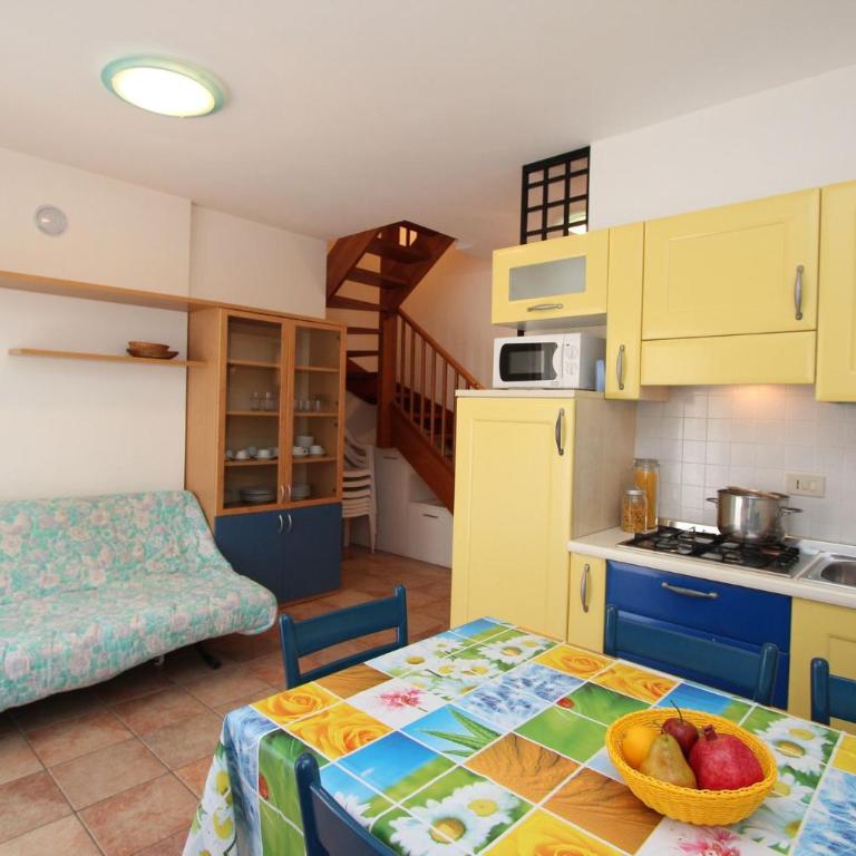 Seaside apartment with shared pool - Apartment - 4