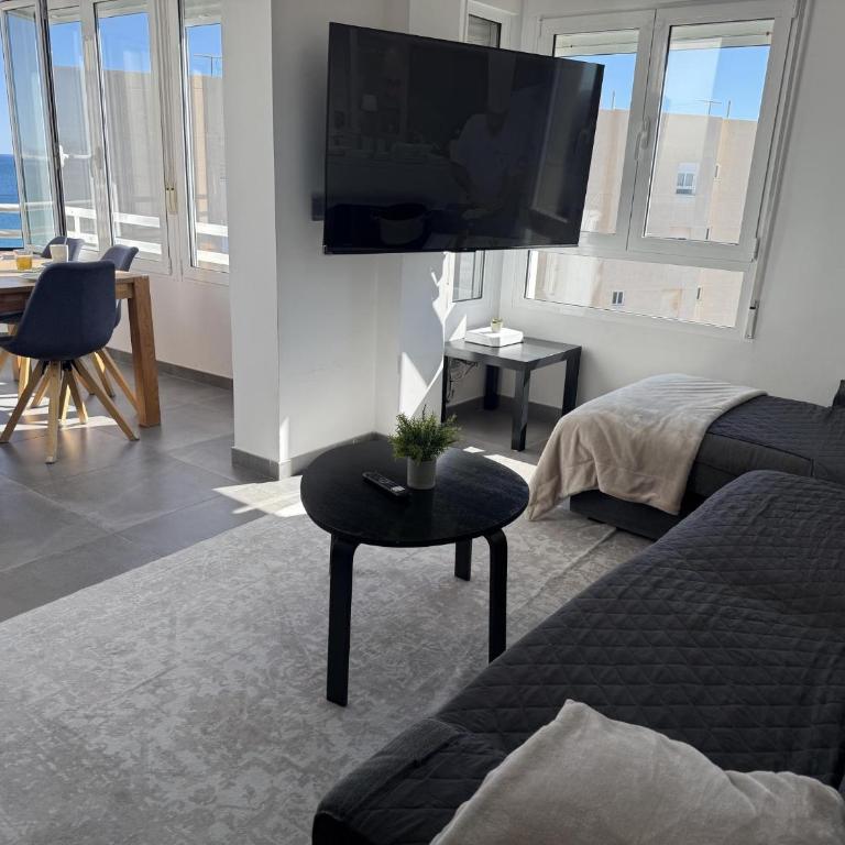 Urbanova primera línea 2 hab con piscina y vistas al mar by Turihome - Apartment - 3
