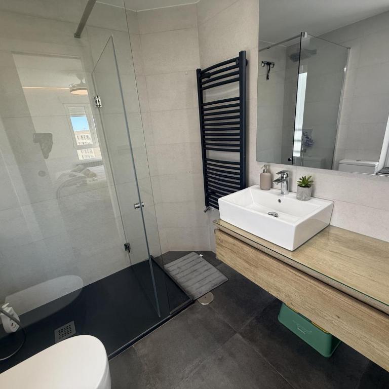 Urbanova primera línea 2 hab con piscina y vistas al mar by Turihome - Apartment - 24