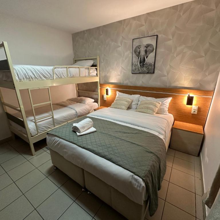 Hôtel Le Prince, Poitiers Gare - Chambre Triple - 2