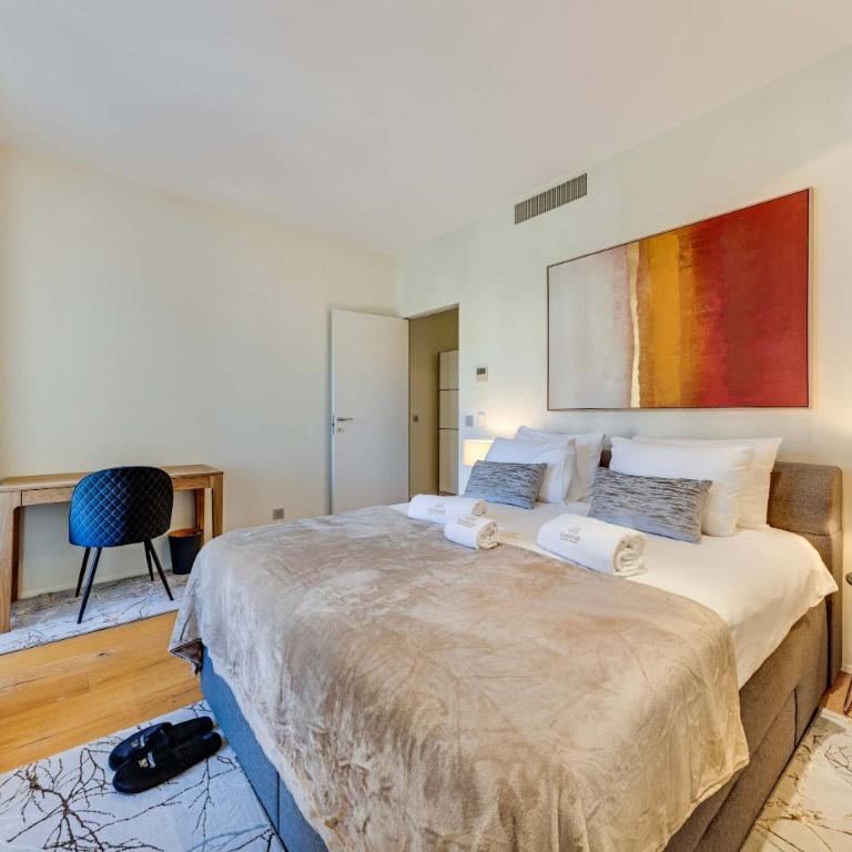 Modern 3-Bedroom Lakeview Apartment in Montreux by GuestLee - Apartment - 10