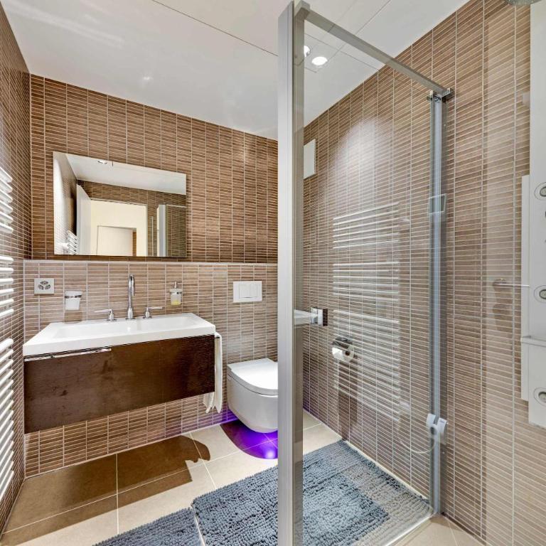 Modern 3-Bedroom Lakeview Apartment in Montreux by GuestLee - Apartment - 8