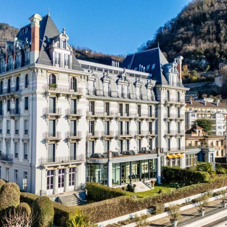 Modern 3-Bedroom Lakeview Apartment in Montreux by GuestLee - Apartment - 19