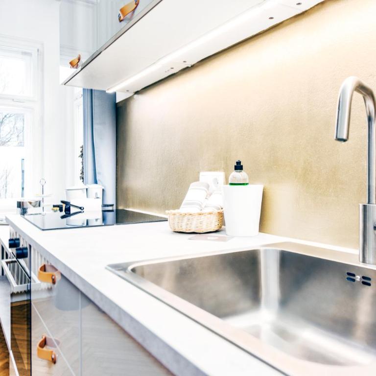 Family Wellhouse Green Garden direct in Salzburg, sunny big garden, up to 16 pax, bikes for free, BBQ, sunbeds, parking for free, 15 min sound of music - Villa - 94