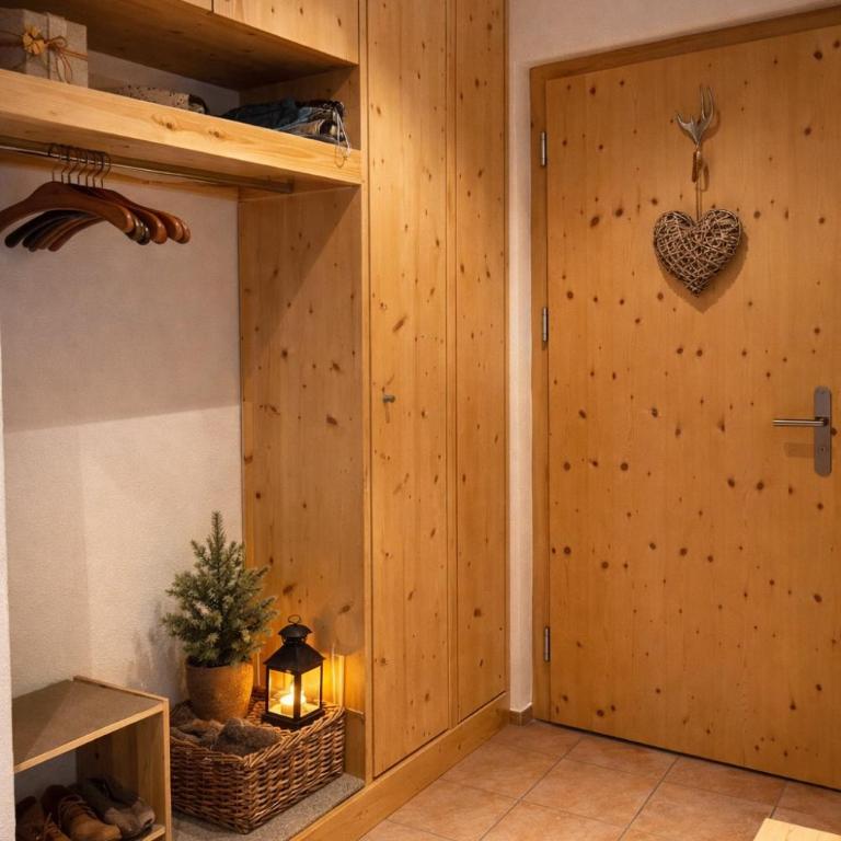 Laax Cozy Apartment - Ski Bus - Fireplace - Apartment mit Gartenblick - 15