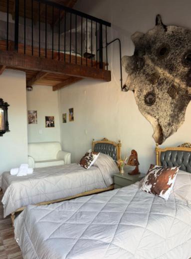 Lejano Uribe - Family Room - 8