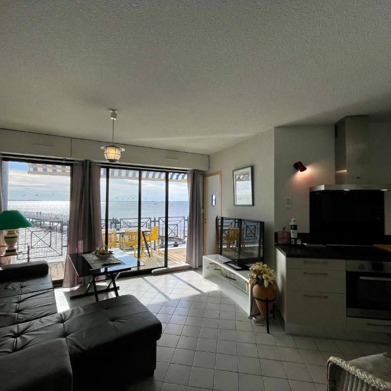 Le Belle Vue - Two-Bedroom Apartment - 3