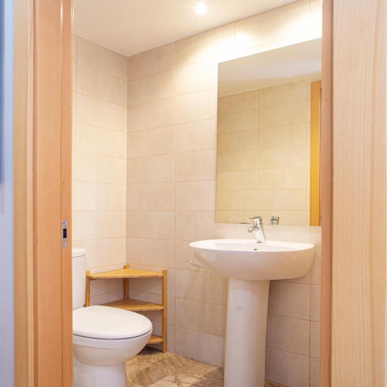 The Orbit Apartments - Suite Apartment - 5