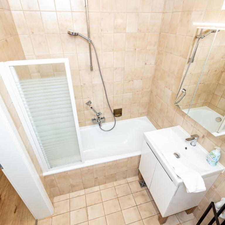 Ruhiges Apartment mit Stellplatz nahe Innenstadt & Main - Apartment mit 1 Schlafzimmer - 14