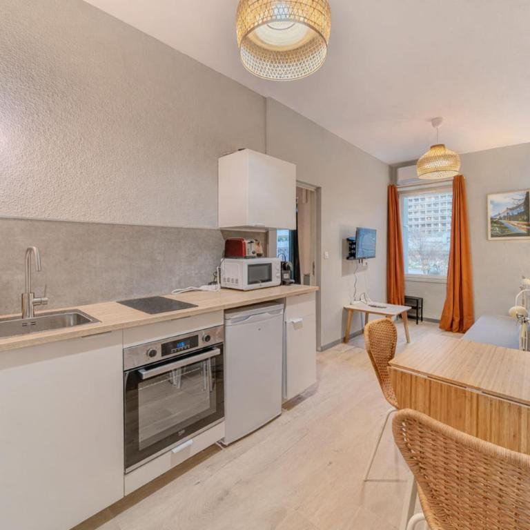 L'Escale des Halles 2-Bedroom Apartment Lyon 3 - Apartment - 3