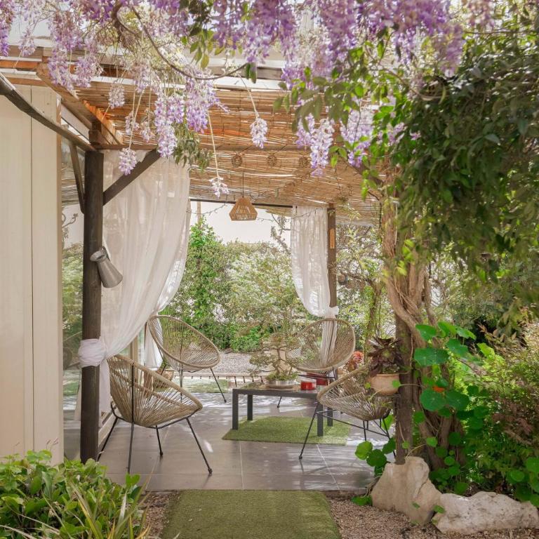 La Maison Fleurie by Halldis - Appartement - 17