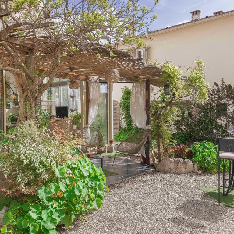 La Maison Fleurie by Halldis - Appartement - 16