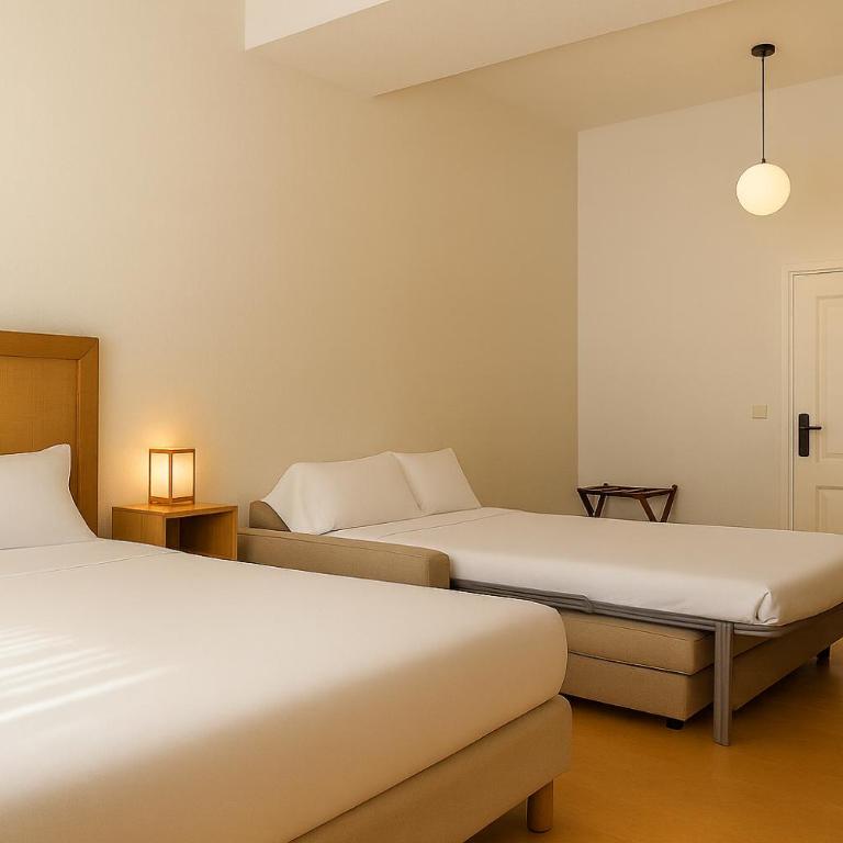 FORTINN Puerta del Sol - Family Room with Balcony - 3