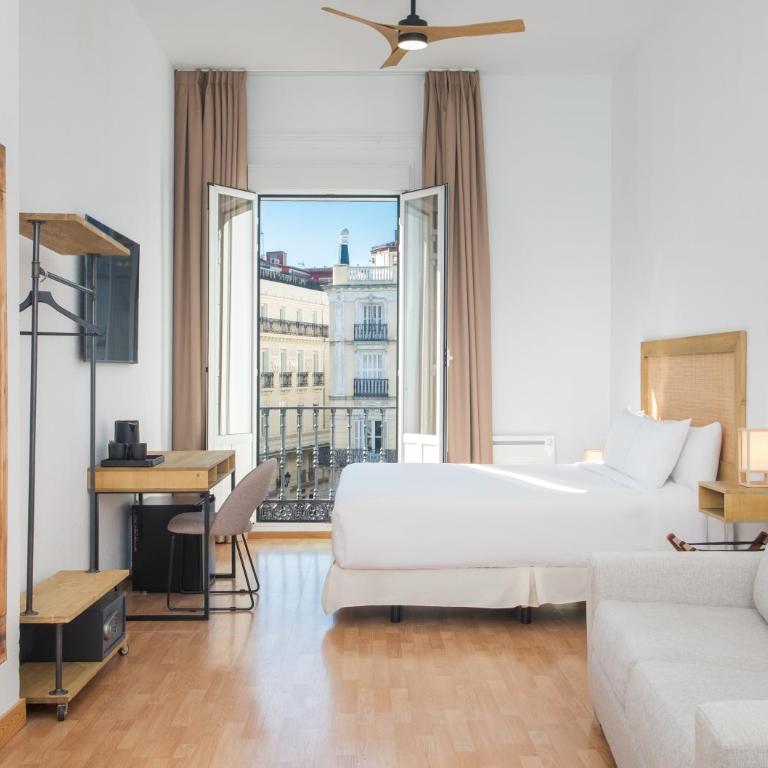 FORTINN Puerta del Sol - Family Room with Balcony - 6