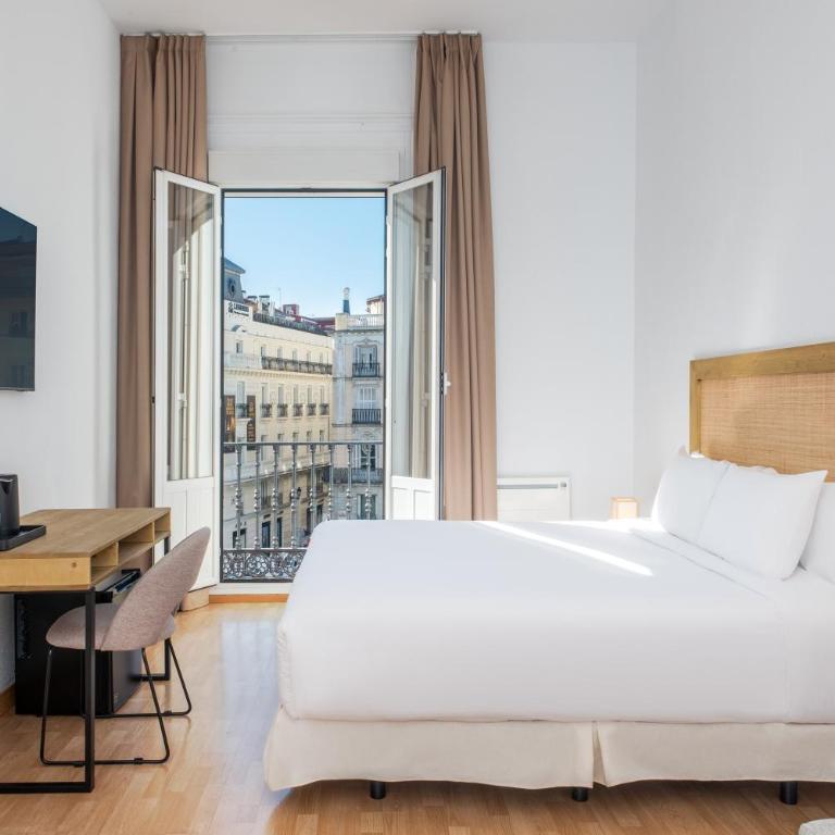 FORTINN Puerta del Sol - Family Room with Balcony - 7