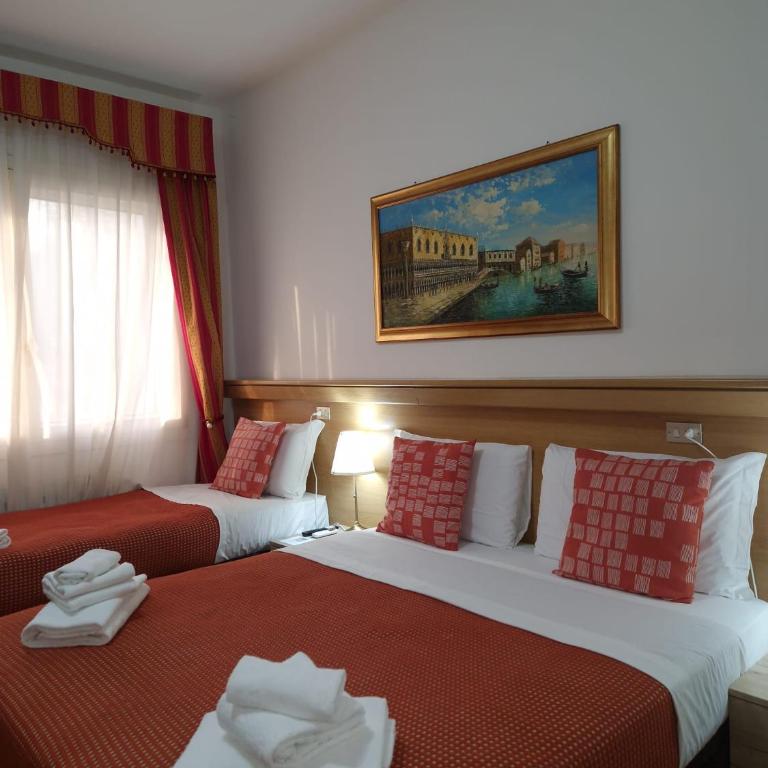 Hotel Tito - Camera Quadrupla Comfort - 8