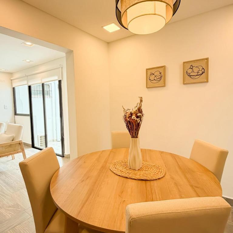 Dpto para 8 a media cuadra de la plaza 9 de Julio Bonavista Rentals - Apartamento - 8