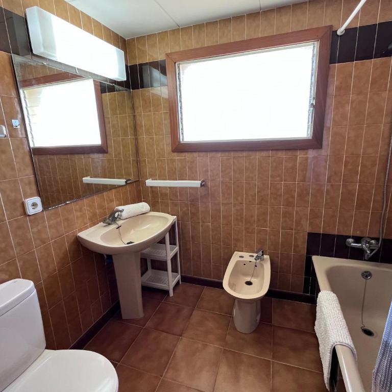 Bertur Rodes Lux - Apartamento de 3 dormitorios con vistas al mar - 10