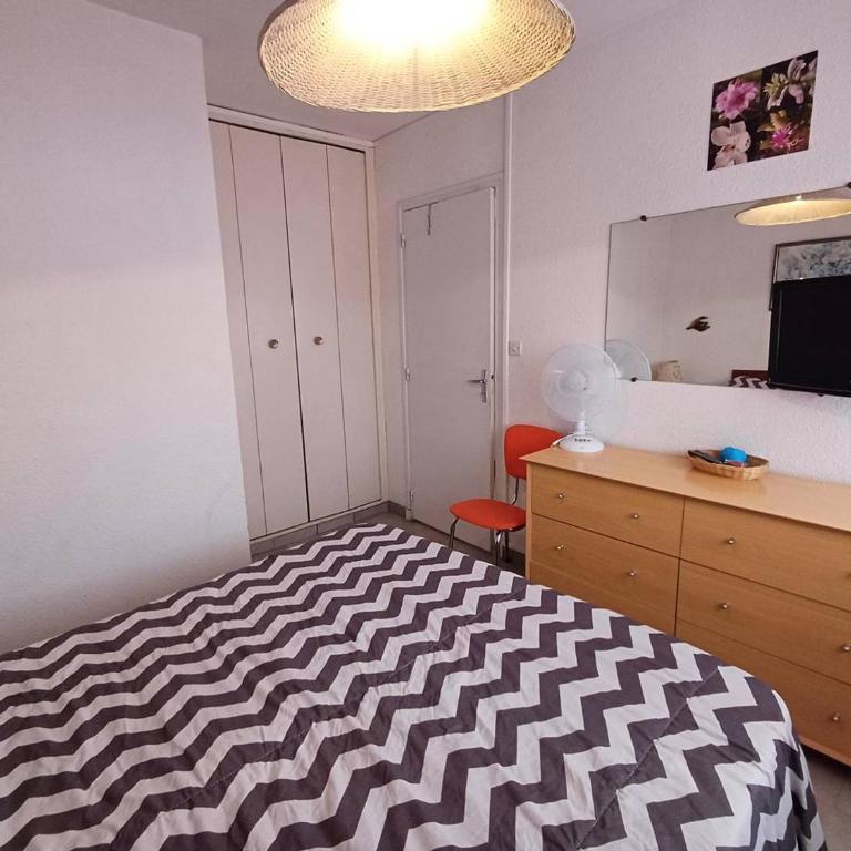 Appartement F2 avec Balcon, Ascenseur et Proche Thermes à Balaruc-les-Bains - FR-1-571-62 - Apartment - 5