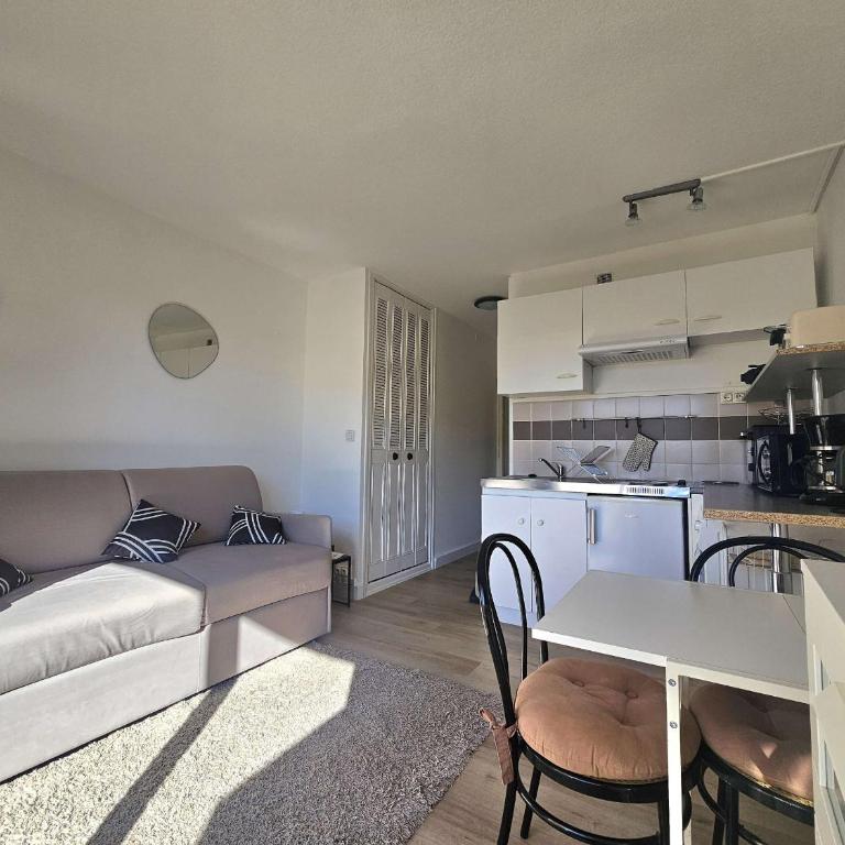 Studio lumineux avec balcon exposé sud, tout équipé et classé 2 étoiles. - FR-1-553-139 - Studio - 4