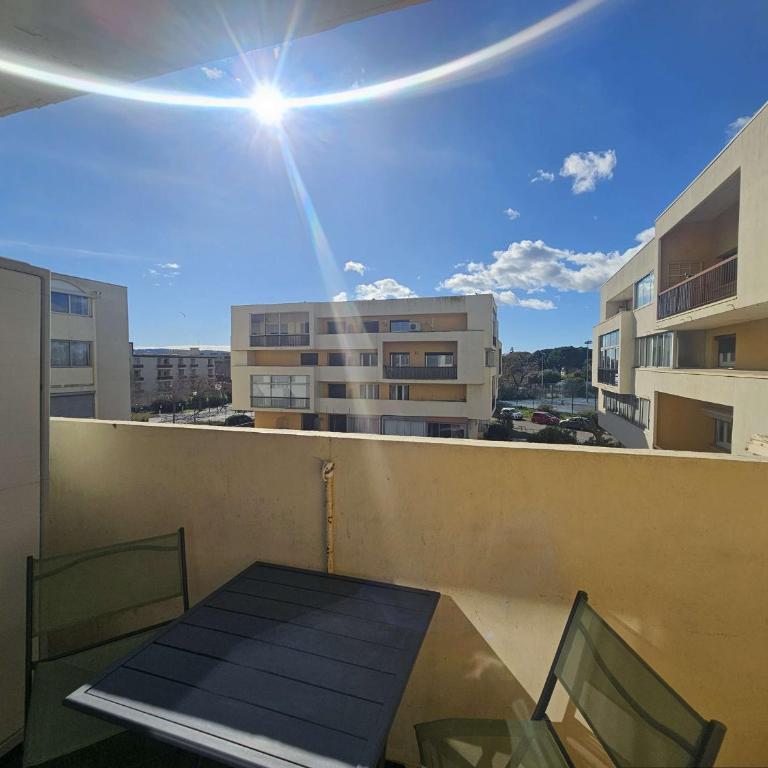Studio lumineux avec balcon exposé sud, tout équipé et classé 2 étoiles. - FR-1-553-139 - Studio - 7