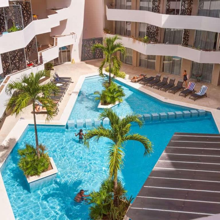 Steps from 5th Ave with Rooftop Pool Gym & Cinema - Apartment - 8