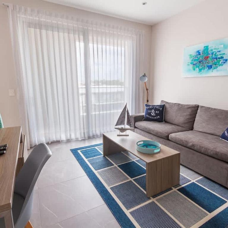 Steps from 5th Ave with Rooftop Pool Gym & Cinema - Apartment - 12