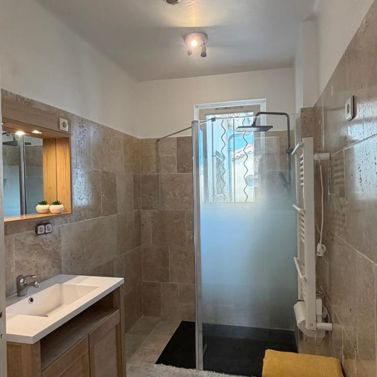 Grand Appt 6P climatisé dans villa avec piscine - 8 kms de Cannes - Appartement 2 Chambres - 55